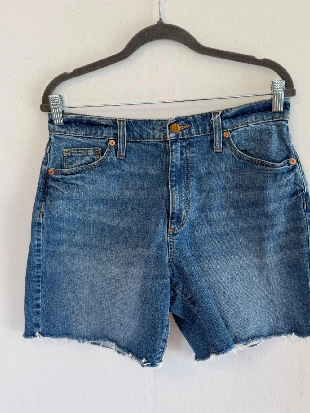 UNIVERSAL THREAD Women’s Size 8/29R Vintage Bermuda Denim Jean Shorts